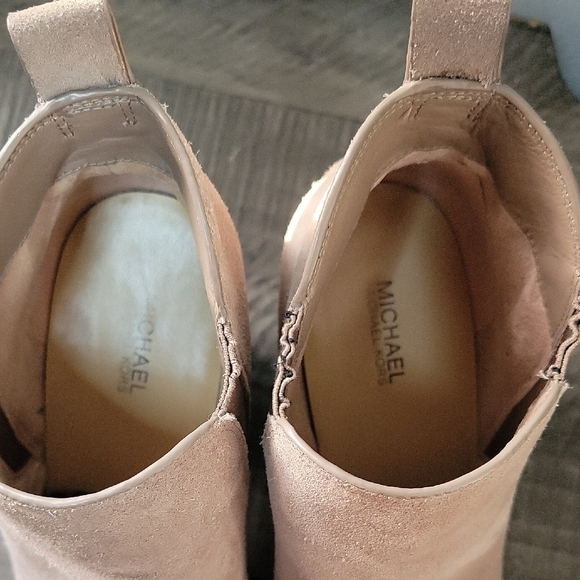 Michael Kors Women's Tan Suede Ankle Boots size 8 - Picture 6 of 9
